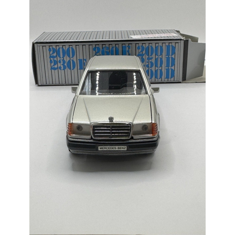 Cursor 1084 Mercedes Benz 200-300 E Class Silver New‎ In Box